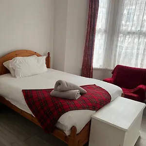 Holiday home Spacious Family United Kingdom